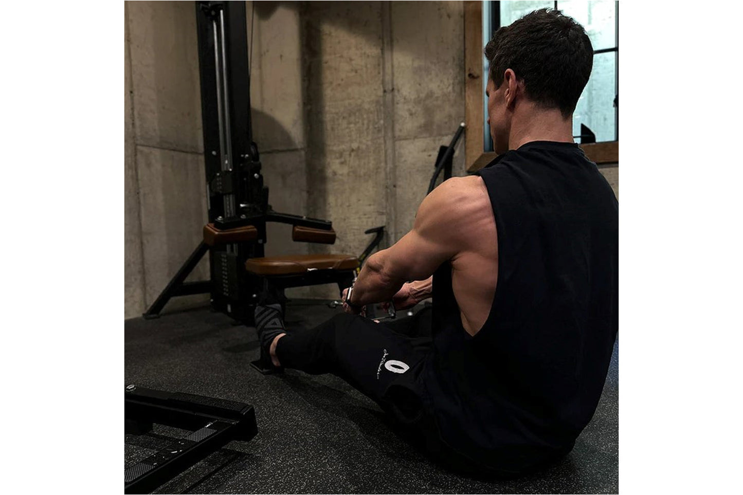 Man using black and wood Hammer Strength HD Elite Dual Pulldown Row machine in gym setting, demonstrating lat pulldown exerci