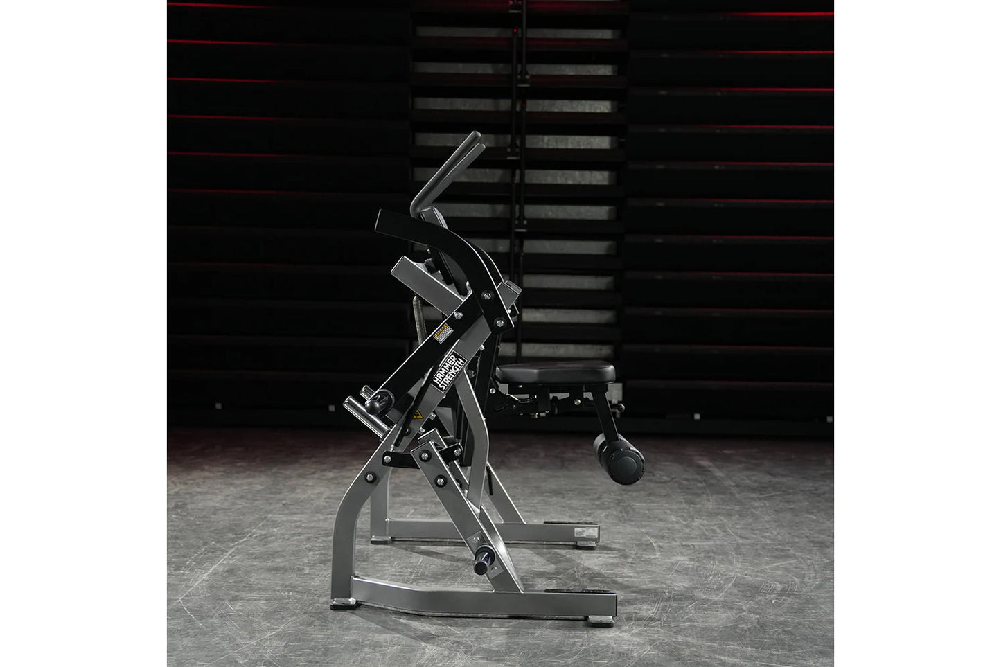 Hammer Strength plate-loaded abdominal oblique crunch machine with black metal frame and seat, displayed in gym setting