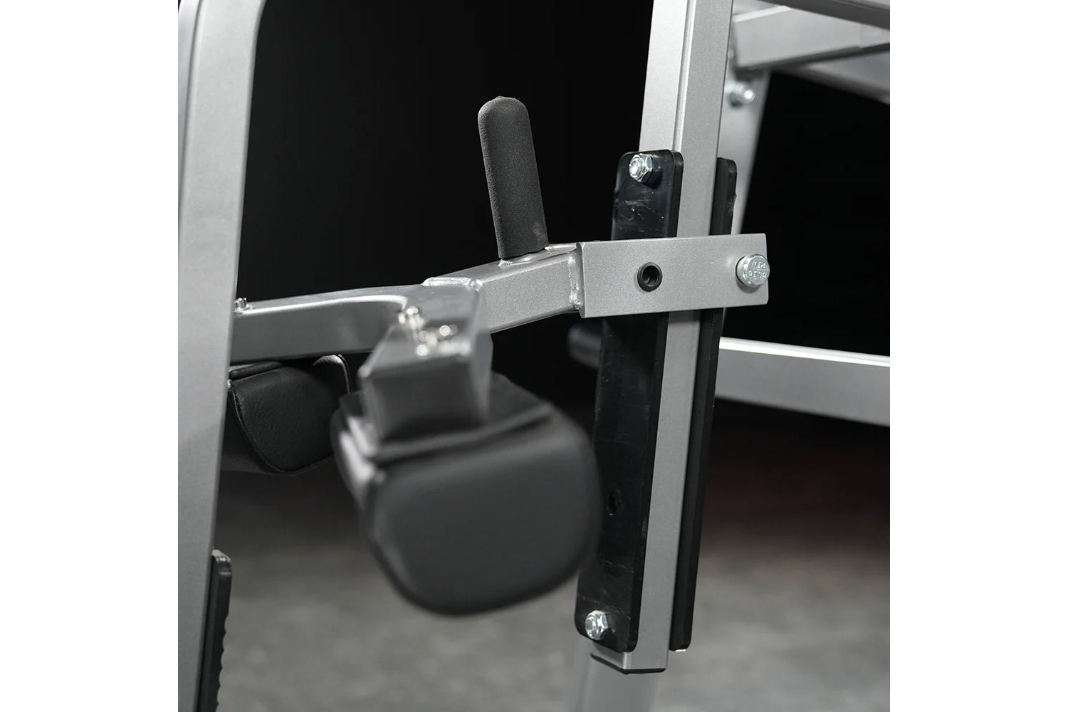 Hammer Strength plate-loaded iso-lateral wide pulldown machine with silver frame and black handles, detail view of adjustment